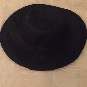 Black beach hat